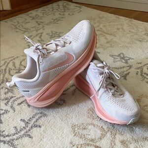 Nike Vomero 18 Running Shoes Size Women’s 8